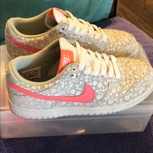 Womens Nike Dunk size 7, floral neon